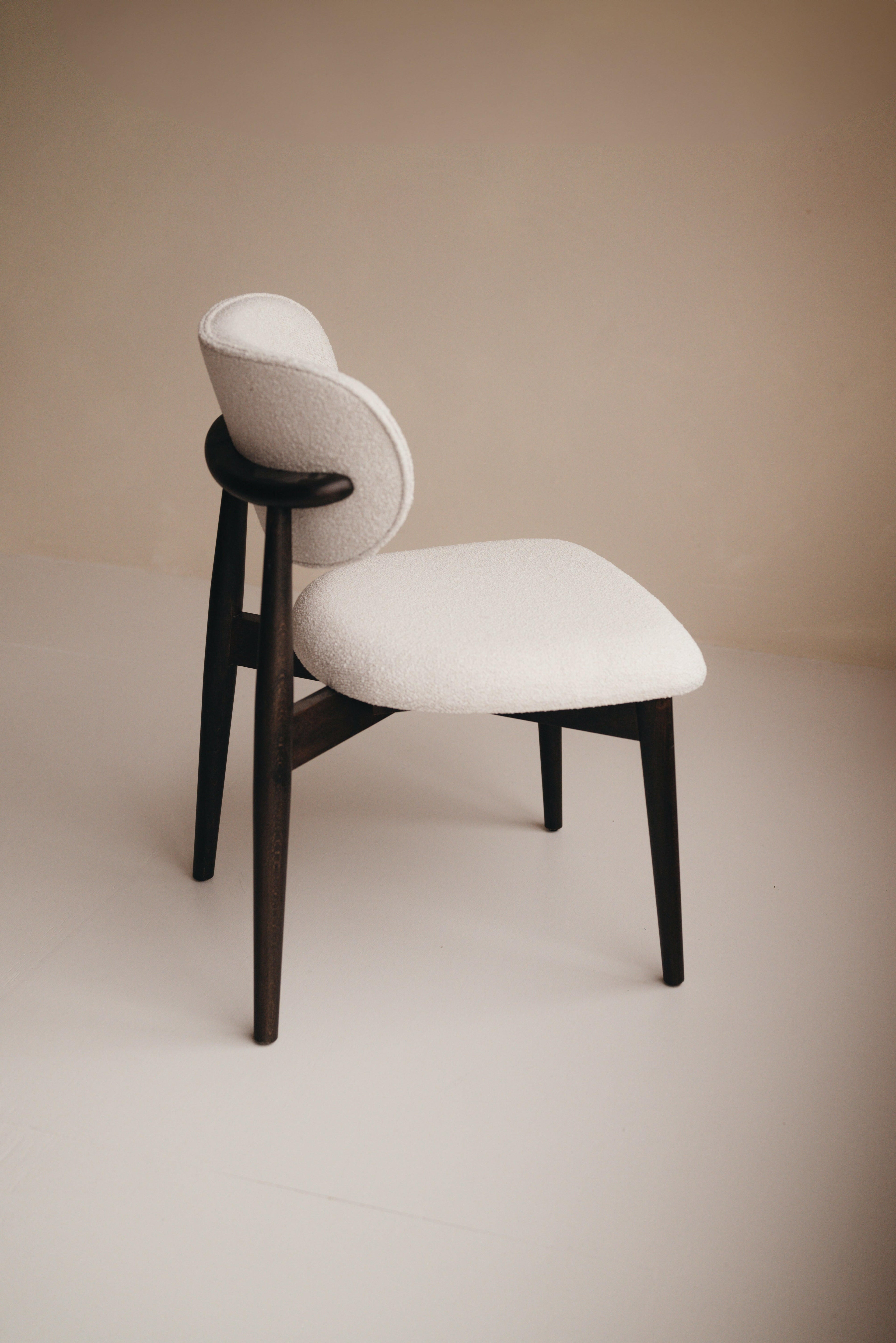 Mokani Eetkamerstoelen houten Eetkamerstoel in japandi stijl.