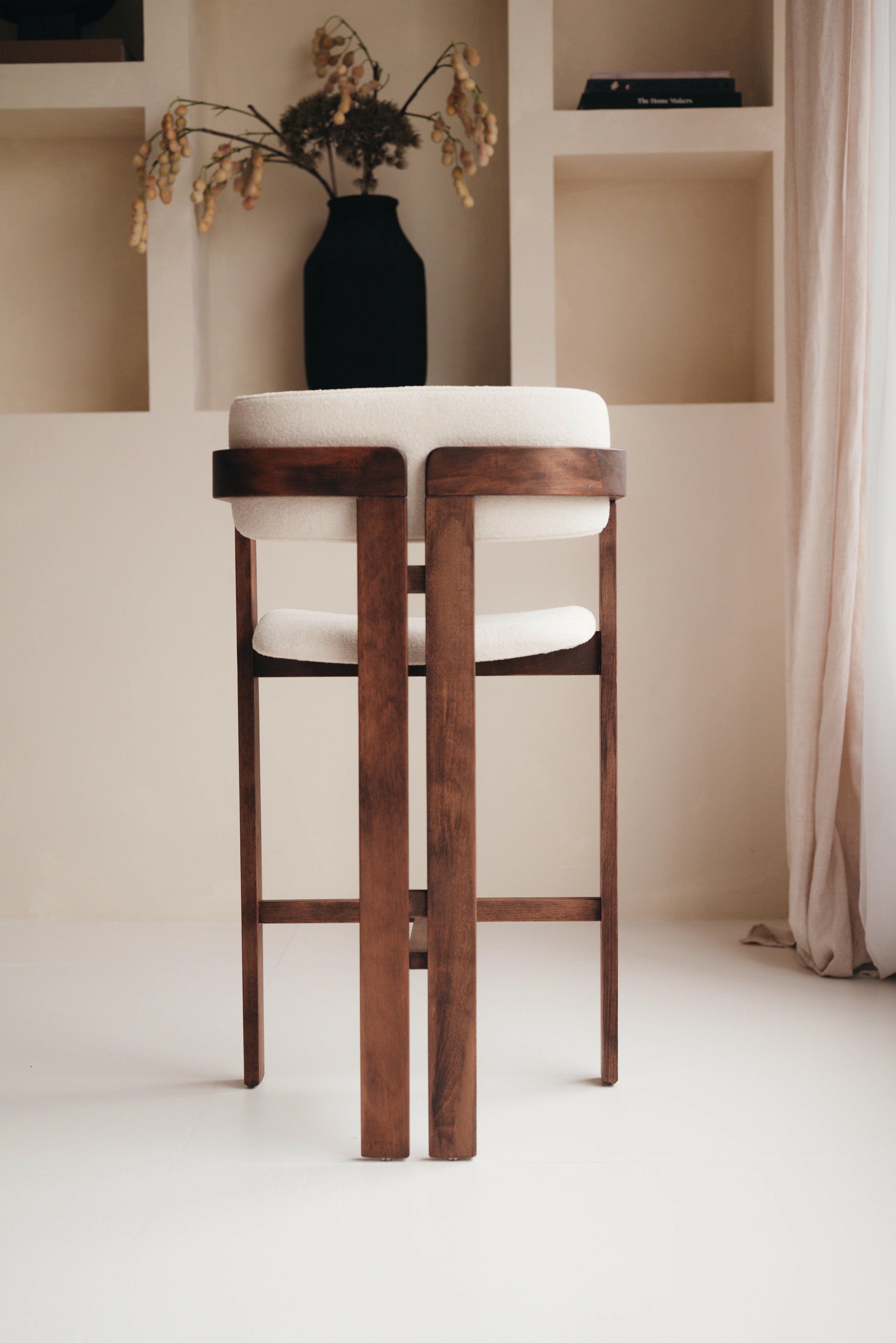 Minimalistischer Japandi Barhocker mit anpassbaren Farboptionen und Stoffbezug