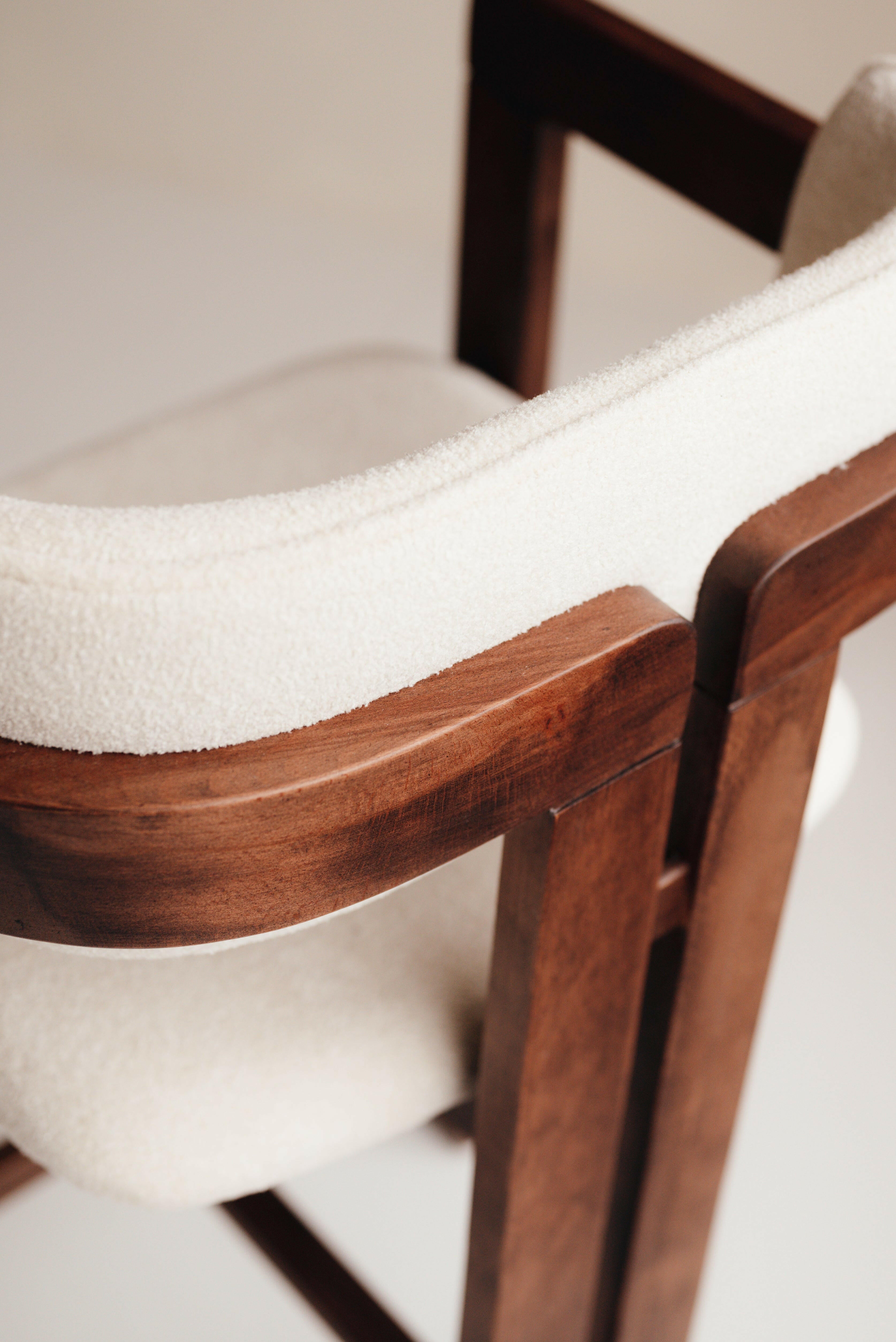 Minimalistischer Japandi Barhocker mit individuell wählbarem Stoff und Holzfarbe