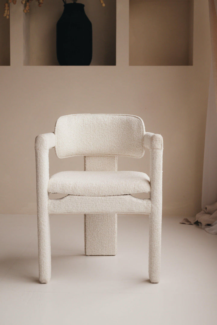 Design Esszimmerstuhl von Mokani aus Bouclé Stoff im skandinavisch-japanischen Look